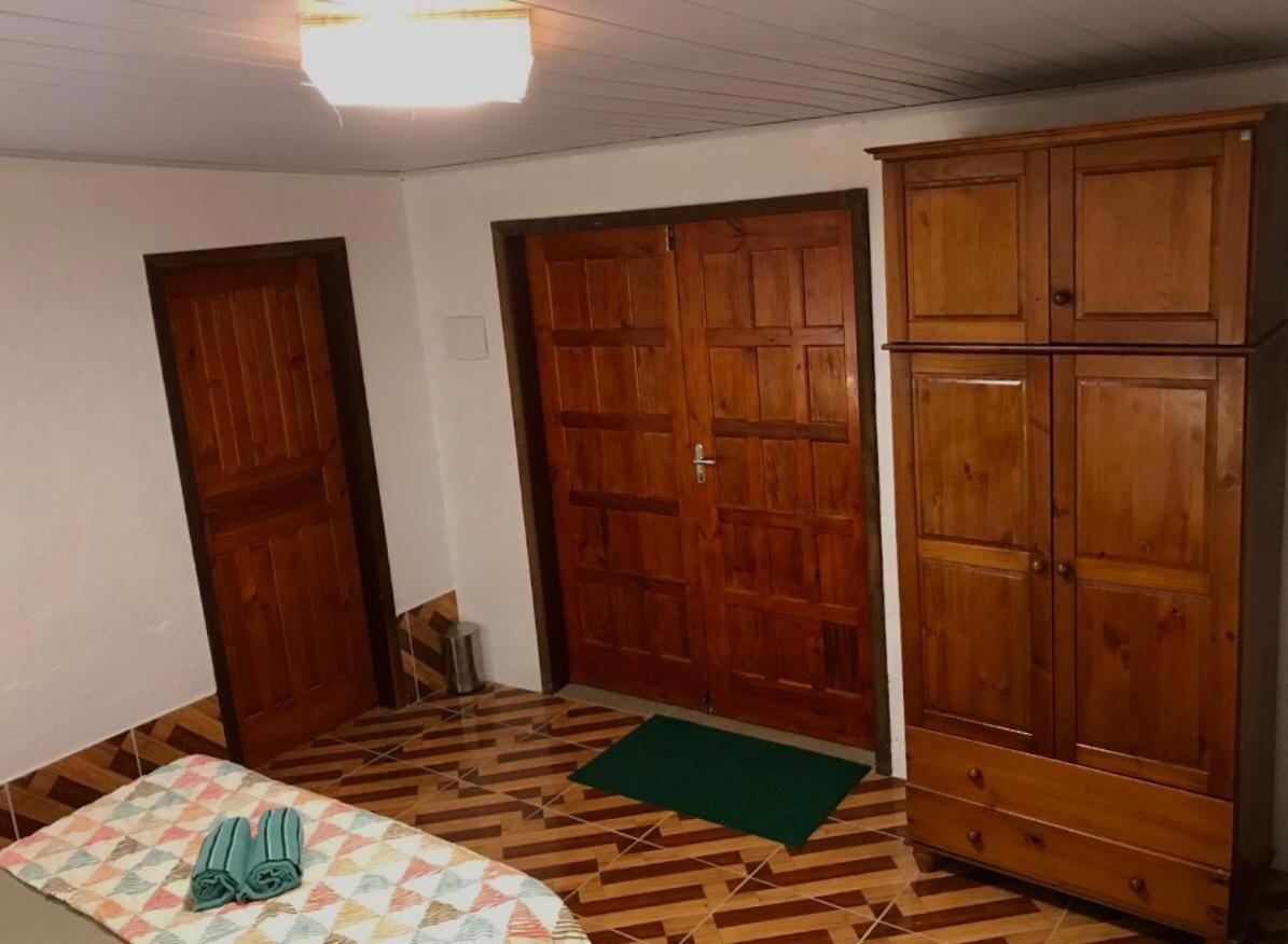 Casa A Beira Do Rio Jaguareguava Na Mata Atlantica Em Bertioga Sp Villa Exterior photo